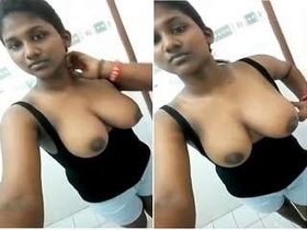 Beautiful Mallu babe flaunts her breasts