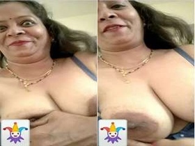 Desi Bhabi flaunts her big boobs in a steamy video