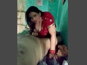 Indian wife performs oral sex and has intercourse with penis