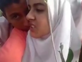 A Muslim woman's stunning hijab captured in a steamy video
