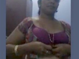 Stunning aunt in steamy video