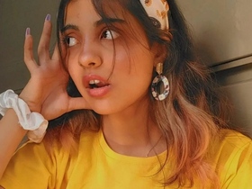 Watch the adorable influencer Charvi Bhatt's latest video on JoinMyapp after her shower