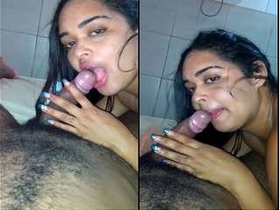 Indian beauty gives a sensual blowjob