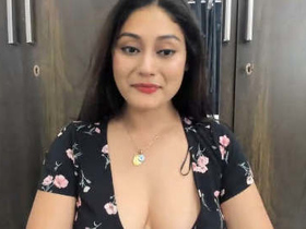 Stunning Indian bhabi Anna in a steamy video