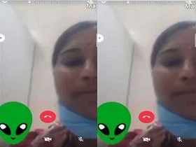 Mallu bhabhi flaunts her intimate parts