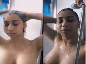 Watch a gorgeous Indian bhabhi take a bath and give a blowjob