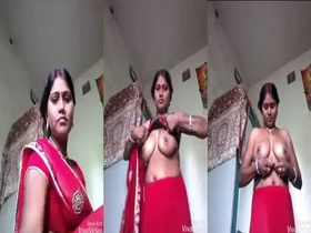 Bihari bhabhi flaunts her big boobs on camera