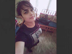 Cute Indian girl shows off her boobs and pussy in video call
