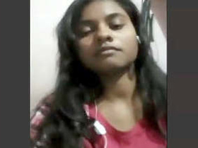 Desi girl flaunts her body on video call