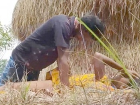 Indian village couple engages in outdoor sex