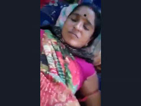 Elder Indian wife gets intimate in a heated video