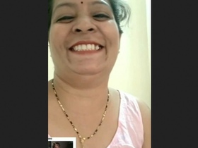 Beautiful Aunty Tia's cute face in hot video