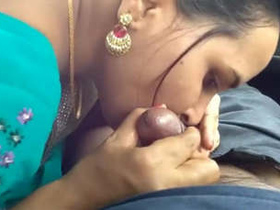 Bhabhi and lover have passionate makeout session in the car
