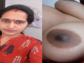 Indian wife films herself in the bathroom with her secret lover