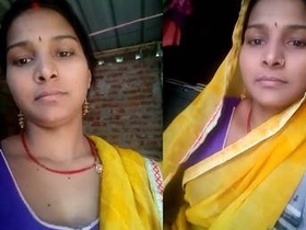 Indian spouse reveals her attractive genitals