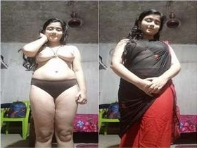 Desi's hottest girl films herself naked for her lover