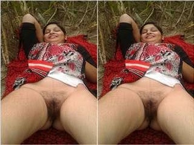 Desi bhabhi gets double penetrated in the outdoors