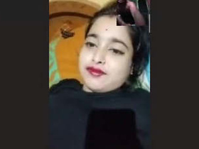 Arousing Indian woman reveals her ample bosom over video call