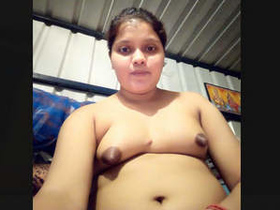 Indian wife from Kolkata poses nude in solo photo shoot