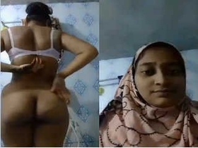 Adorable Indian girl flaunts her buttocks in naughty video