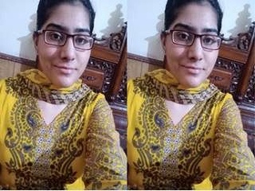 Cute Pakistani girl strips and shows her body for money