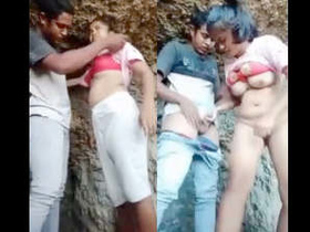 Desi couple enjoys sex in the open air