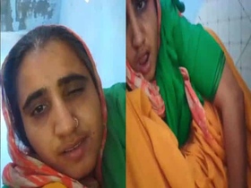 Naughty wife indulges in self-pleasure with a finger in MMS