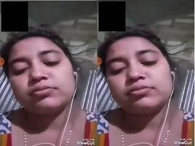 Busty Bowie flaunts her body on video call