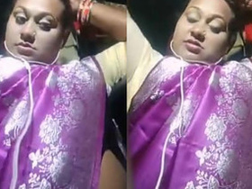 Side view of aunty's big boobs in desi video