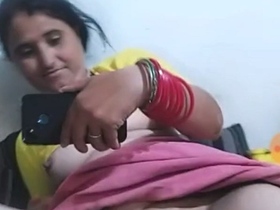 Amateur Indian babe pleasures herself in HD video