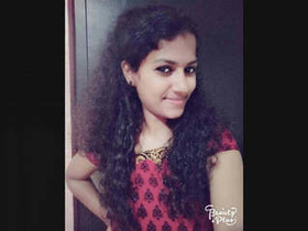 Tamil girl flaunts her breasts in a seductive manner