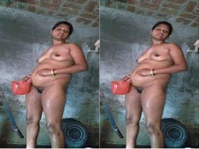Exclusive Desi Bhabhi takes a bath in the village