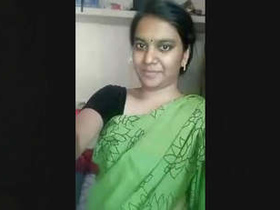 Bhabhi's big boobs on display