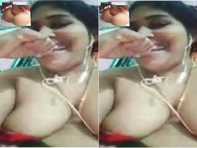 Indian bhabhi flaunts her big boobs in exclusive amateur video