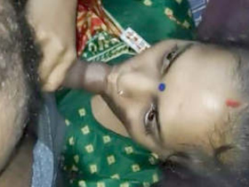 Desi Bhabhi gives a blowjob in the village