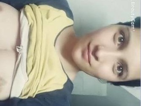 Bina's nude selfies reveal her beauty and sensuality