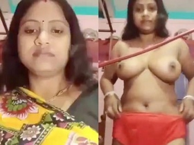 Desi Bhabhi's stunning nude figure in a hot video