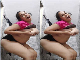 Amateur Indian girl exposes her body in exclusive video