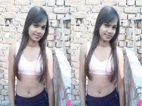 Amateur Indian girl Desi reveals her body in village setting