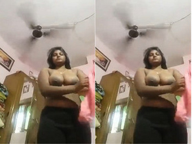 Desi Indian girl changes her clothes in exclusive video