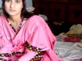 Desi xxx video featuring Pakistani couple's steamy sex session