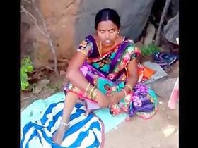 Desi randi flaunts her pussy after outdoor sex