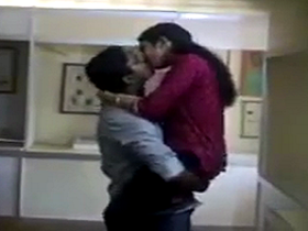 Indian office aunt from Kerala gets frisky in a steamy sex clip