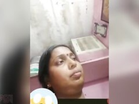 Desi babe flaunts her big tits and gets pounded in home video