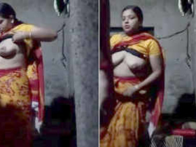 Desi aunt gets naughty with neighbor for cash in village