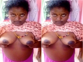 Mallu bhabhi flaunts her big boobs