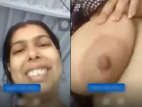 Indian aunt flaunts her boobs and pussy in video call