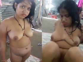 Desi home video of a mature aunt getting naughty
