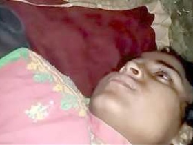 Desi woman gets a good nighttime fuck in the village