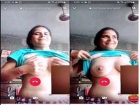 Horny Indian bhabhi flaunts her boobs and pussy in video call
